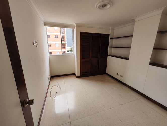 Apartamento de 3 alcobas en arriendo en Laureles, Medellín, 95 m² · foto 2 de 16