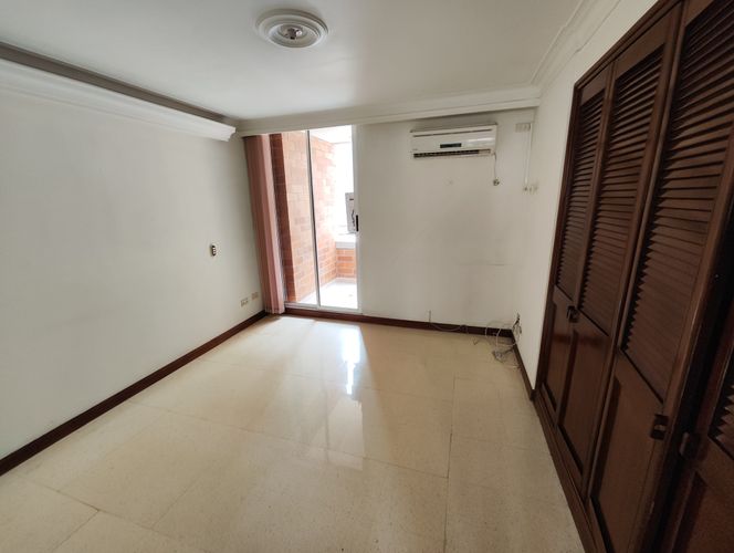 Apartamento de 3 alcobas en arriendo en Laureles, Medellín, 95 m² · foto 4 de 16