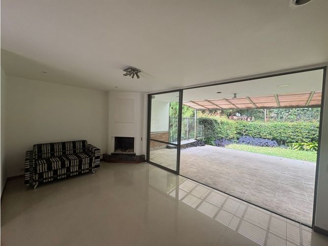 Casa de 3 alcobas en venta en Loma Del Esmeraldal, Envigado, 218 m² · foto 2 de 22