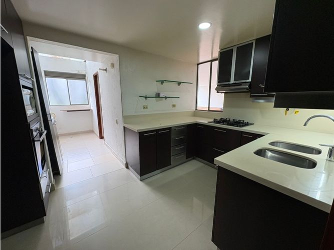 Casa de 3 alcobas en venta en Loma Del Esmeraldal, Envigado, 218 m² · foto 10 de 22
