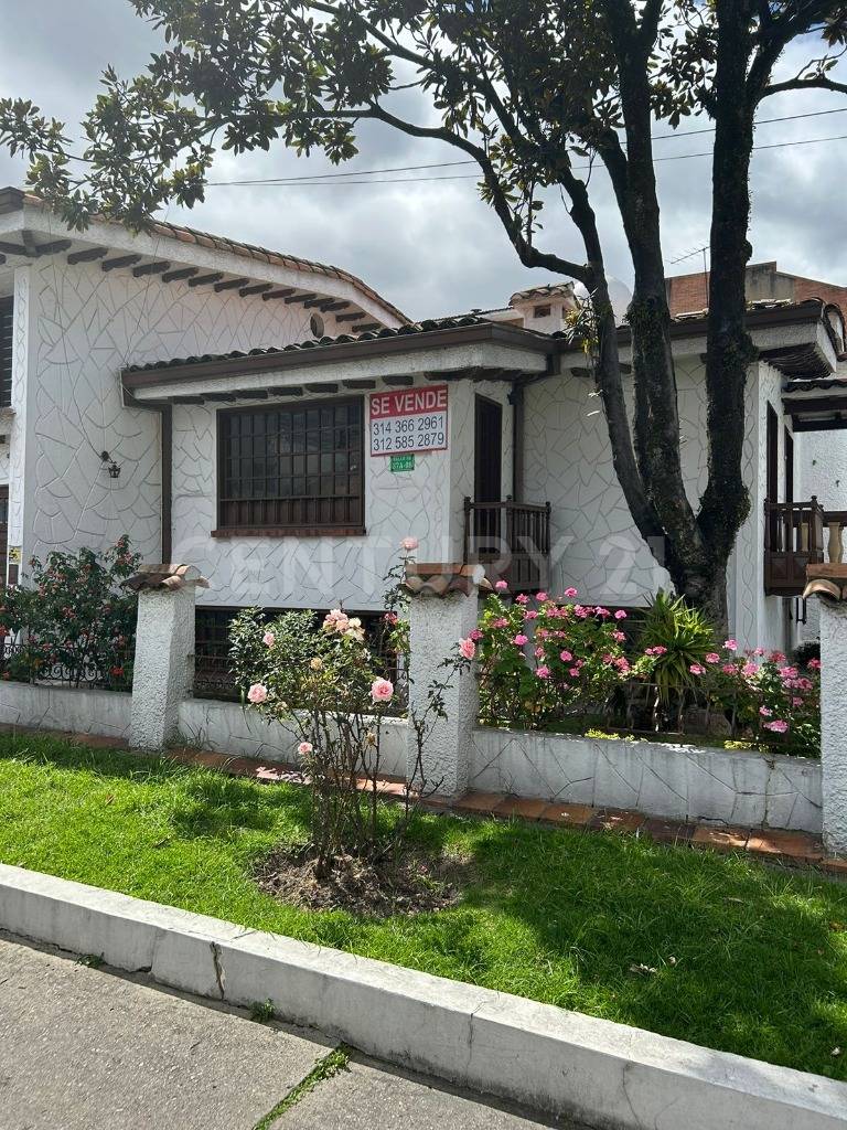 Casa en venta en Nuevo Campin, Bogotá · foto 2 de 6