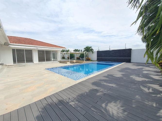 Casa de 5 alcobas en venta en Pance, Cali, 1587 m² · foto 2 de 24