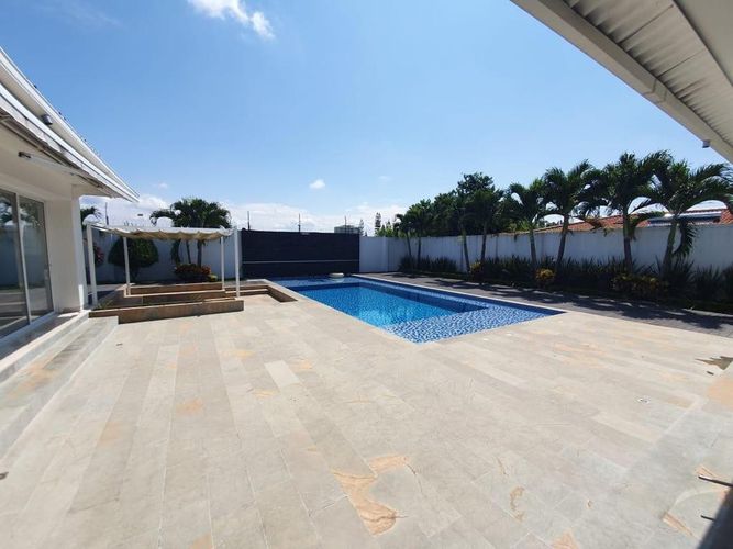 Casa de 5 alcobas en venta en Pance, Cali, 1587 m² · foto 3 de 24