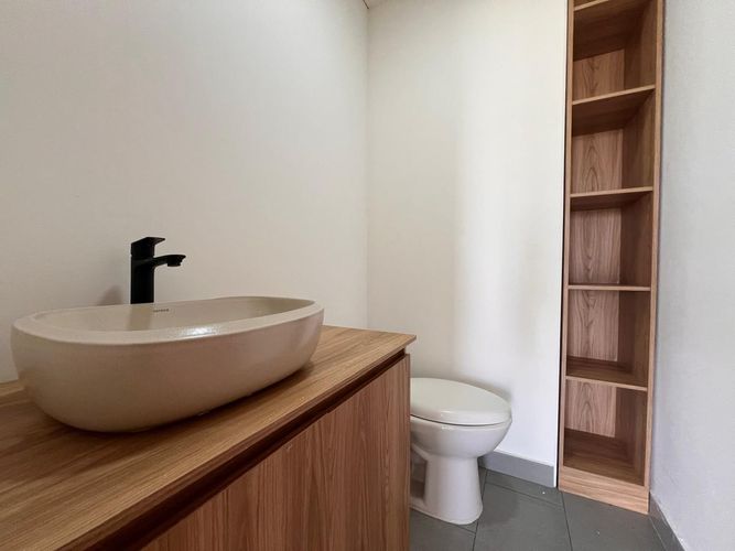 Apartamento de 2 alcobas en arriendo en El Poblado, Medellín, 155 m² · foto 16 de 19