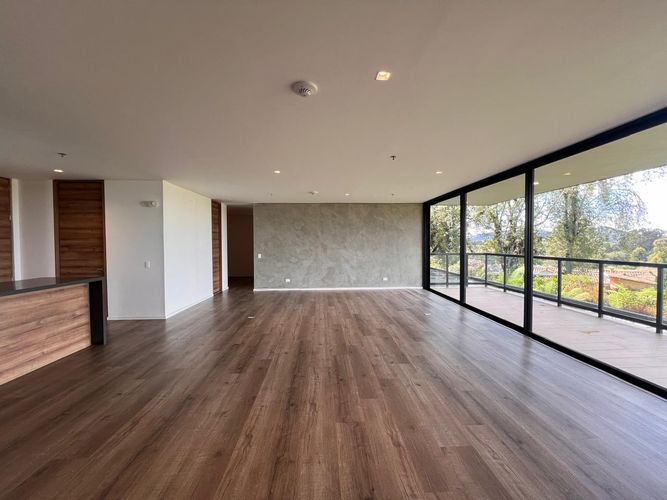 Apartamento de 2 alcobas en arriendo en El Poblado, Medellín, 155 m² · foto 2 de 19