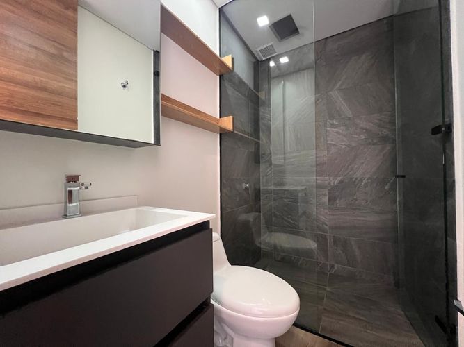 Apartamento de 2 alcobas en arriendo en El Poblado, Medellín, 155 m² · foto 17 de 19