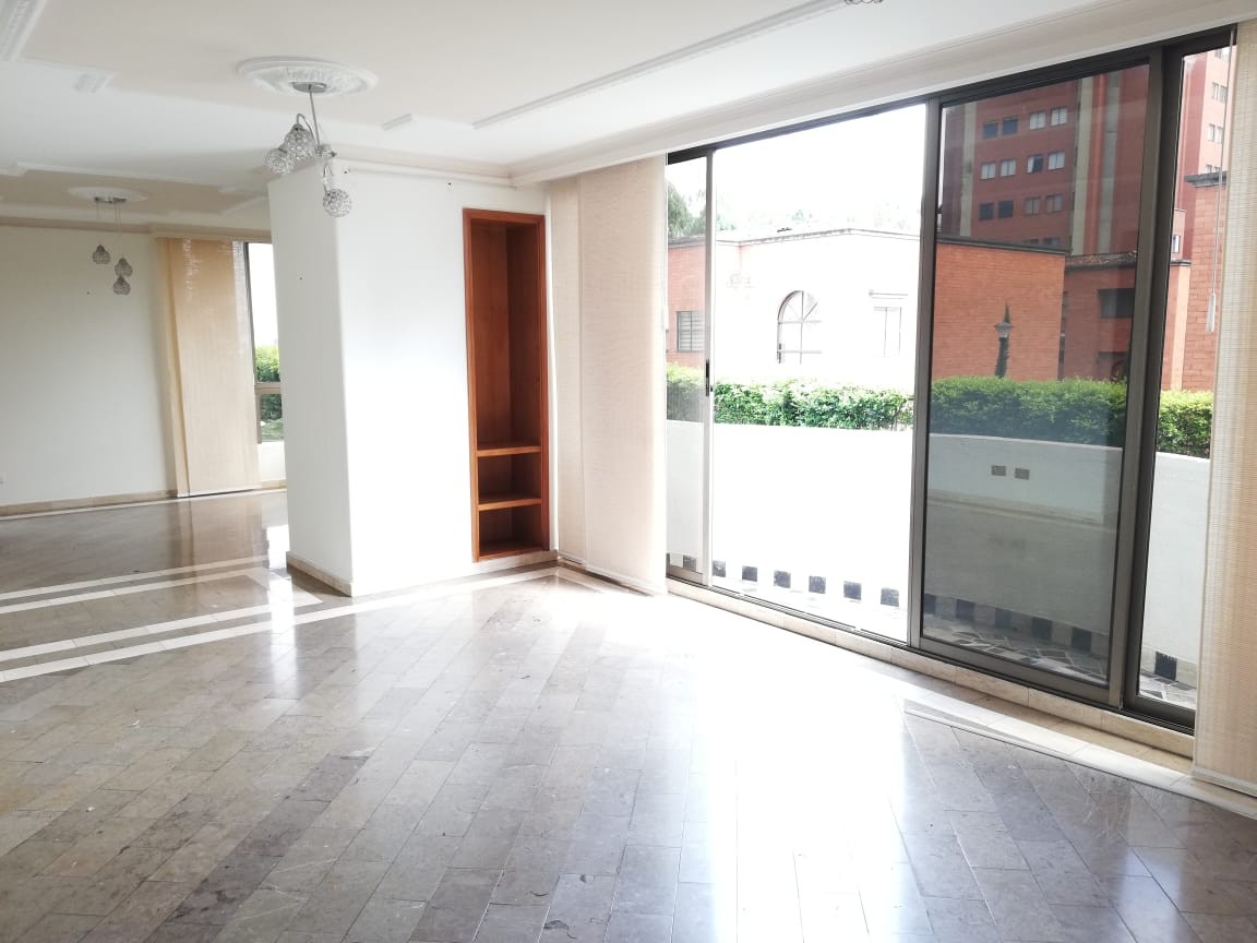 Apartamento en venta en Pinares, Pereira · foto 2 de 7