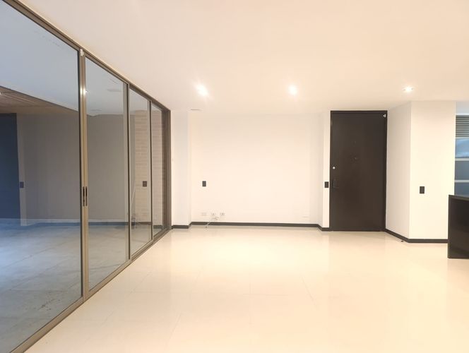 Apartamento de 3 alcobas en arriendo en El Poblado, Medellín, 140 m² · foto 4 de 19