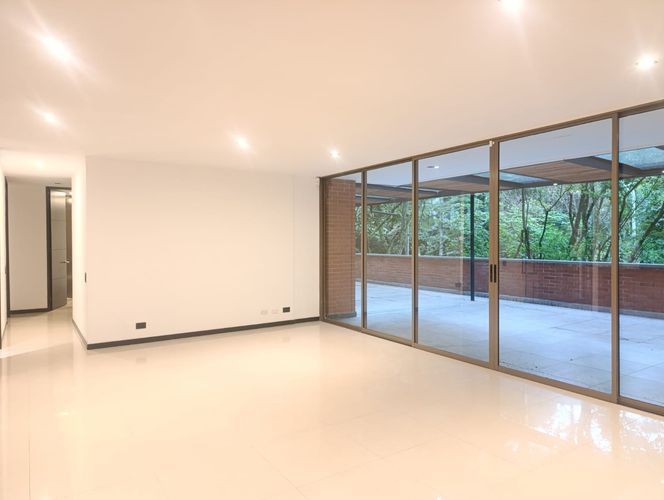 Apartamento de 3 alcobas en arriendo en El Poblado, Medellín, 140 m² · foto 2 de 19