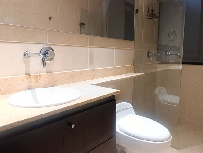 Apartamento de 3 alcobas en arriendo en El Poblado, Medellín, 140 m² · foto 18 de 19