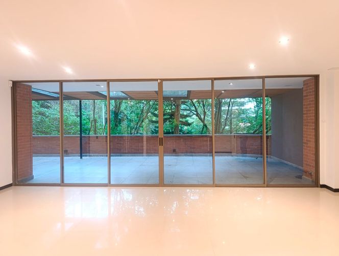 Apartamento de 3 alcobas en arriendo en El Poblado, Medellín, 140 m² · foto 3 de 19