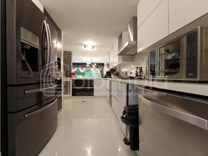 Casa de 3 alcobas en venta en San Lucas, Envigado, 270 m² · foto 6 de 24