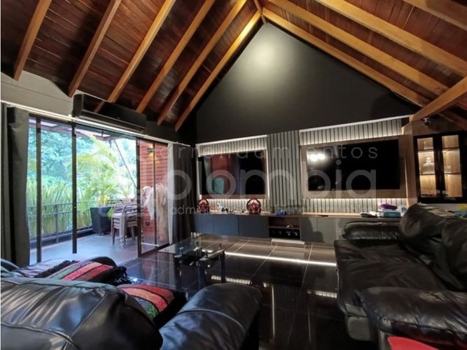 Casa de 3 alcobas en venta en San Lucas, Envigado, 270 m² · foto 20 de 24