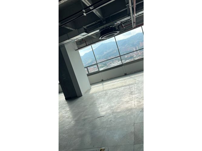 Oficina en arriendo en Las Vegas, Envigado, 717 m² · foto 3 de 9