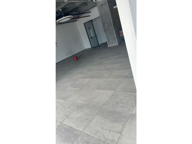 Oficina en arriendo en Las Vegas, Envigado, 717 m² · foto 5 de 9
