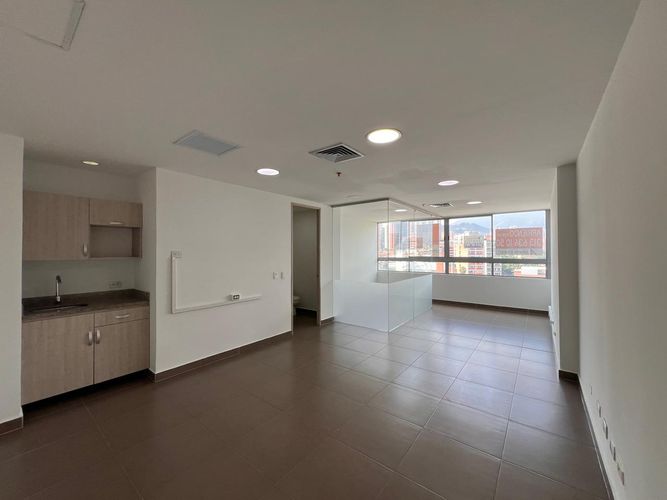 Oficina en arriendo en Las Lomitas, Sabaneta, 40 m² · foto 2 de 20