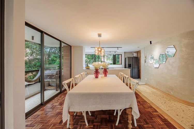 Apartamento de 3 alcobas en venta en La Aguacatala, Medellín, 175 m² · foto 4 de 19