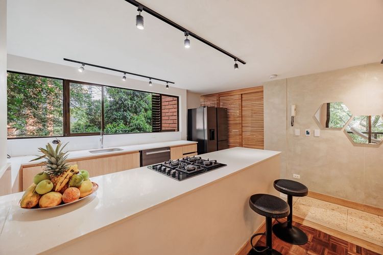 Apartamento de 3 alcobas en venta en La Aguacatala, Medellín, 175 m² · foto 7 de 19