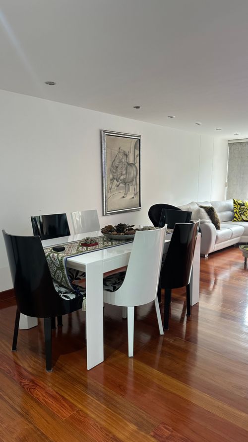 Apartamento de 3 alcobas en venta en Club De Los Lagartos, Bogotá, 131 m² · foto 2 de 24