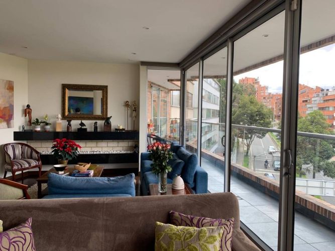 Apartamento de 2 alcobas en venta en El Refugio, Bogotá, 191 m² · foto 3 de 24