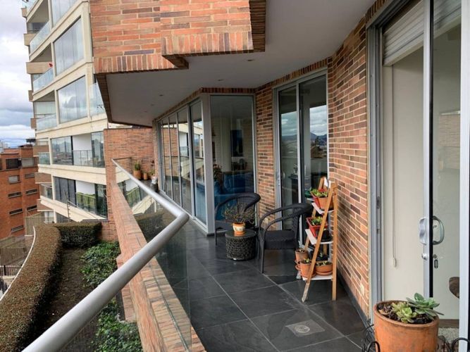 Apartamento de 2 alcobas en venta en El Refugio, Bogotá, 191 m² · foto 8 de 24
