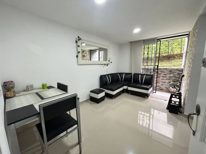 Apartamento de 3 alcobas en venta en Laureles, Medellín, 52 m² · foto 2 de 24