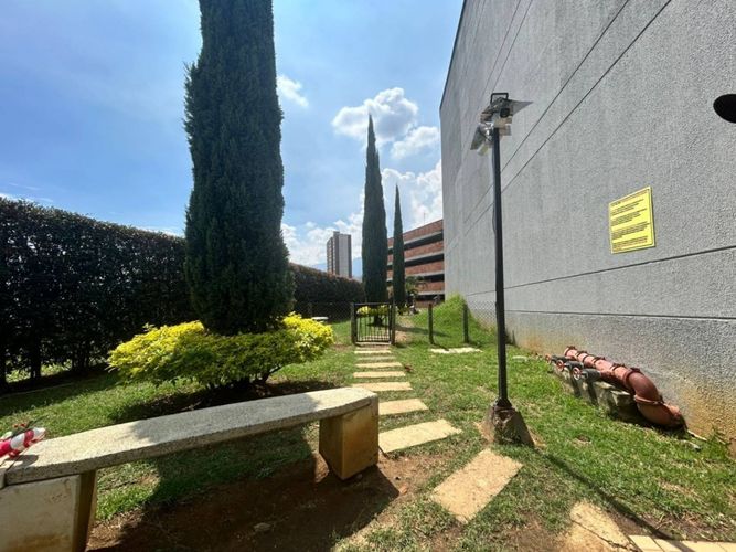 Apartamento de 3 alcobas en venta en Laureles, Medellín, 52 m² · foto 23 de 24