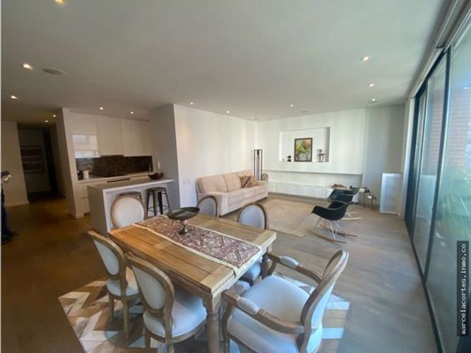 Apartamento de 2 alcobas en venta en Los Rosales, Bogotá, 137 m² · foto 2 de 16
