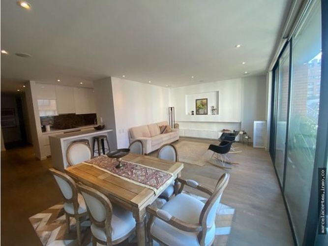 Apartamento de 2 alcobas en venta en Los Rosales, Bogotá, 137 m² · foto 3 de 16