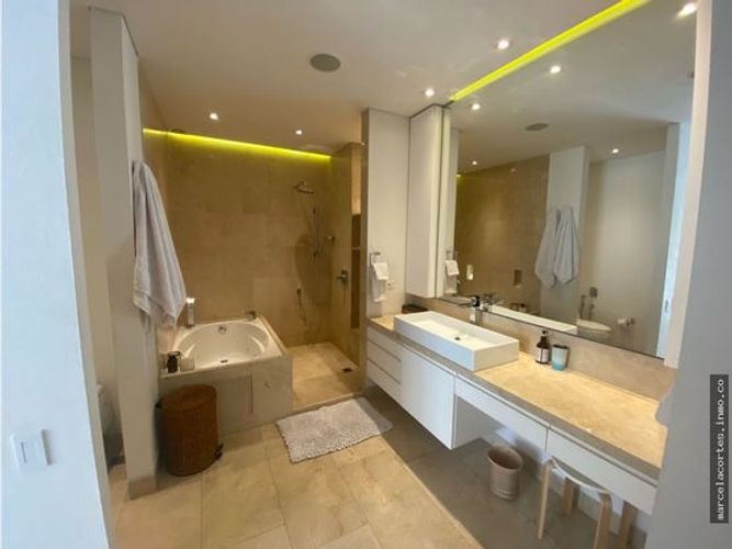 Apartamento de 2 alcobas en venta en Los Rosales, Bogotá, 137 m² · foto 10 de 16