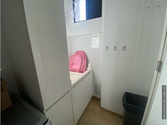 Apartamento de 2 alcobas en venta en Los Rosales, Bogotá, 137 m² · foto 13 de 16