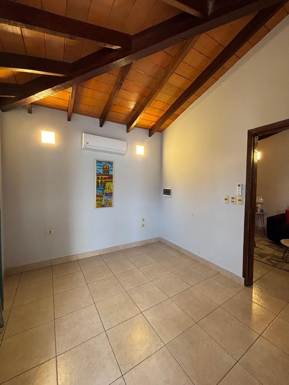 VENDO CASA REMODELADA EN BARRIO SANTISIMA TRINIDAD. — foto 2