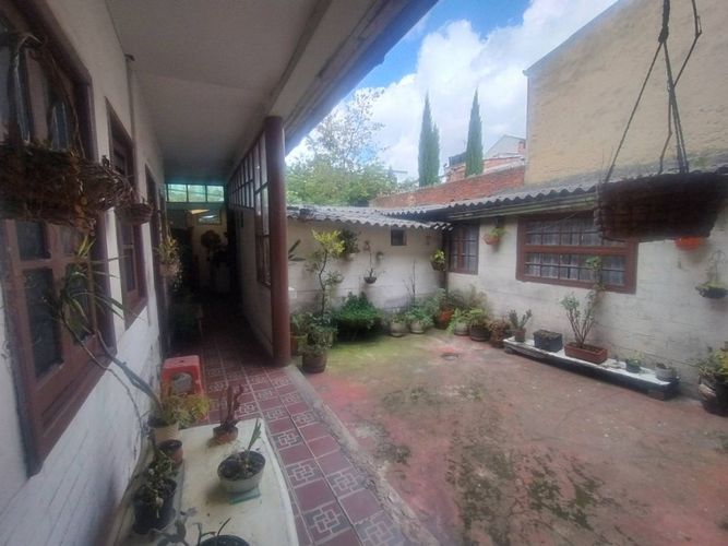 Casa de 7 alcobas en venta en Alfonso Lopez, Bogotá, 330 m² · foto 9 de 11