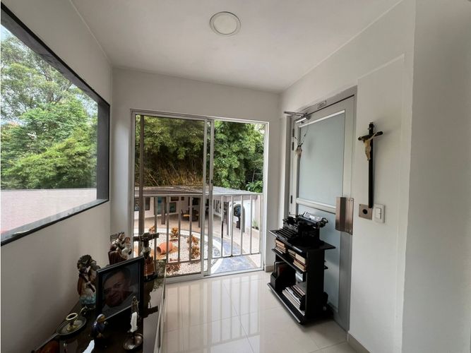 Casa de 3 alcobas en venta en El Diamante, Medellín, 416 m² · foto 7 de 8