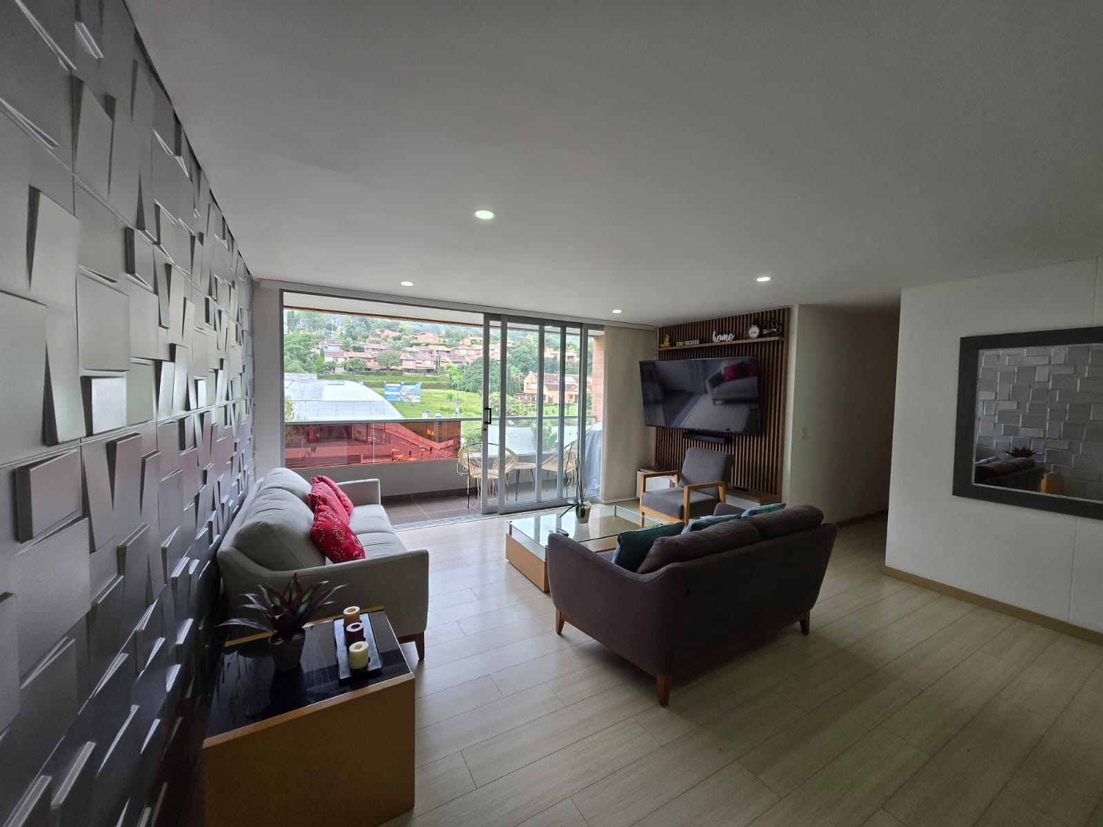 Apartamento en arriendo en Cumbres, Envigado · foto 2 de 15