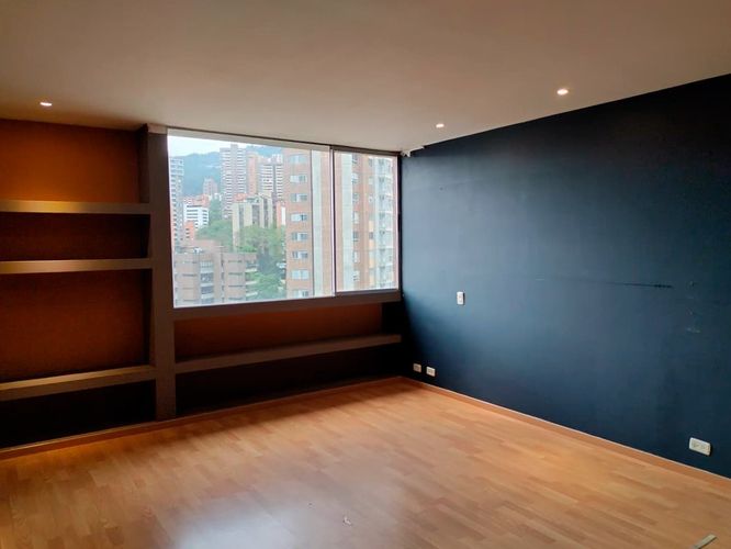 Apartamento de 2 alcobas en arriendo en El Poblado, Medellín, 126 m² · foto 2 de 12