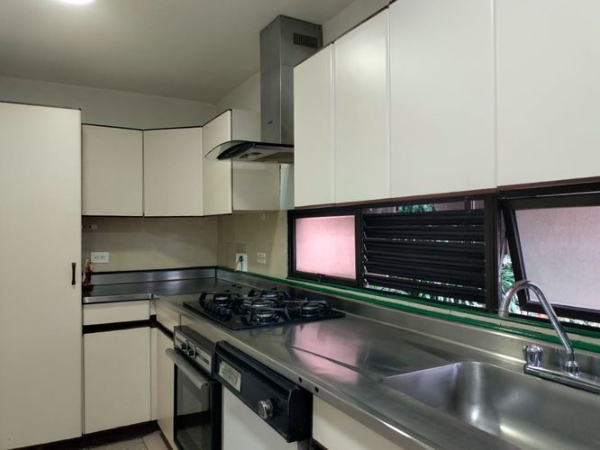 Apartamento de 3 alcobas en arriendo en El Poblado, Medellín, 117 m² · foto 7 de 16