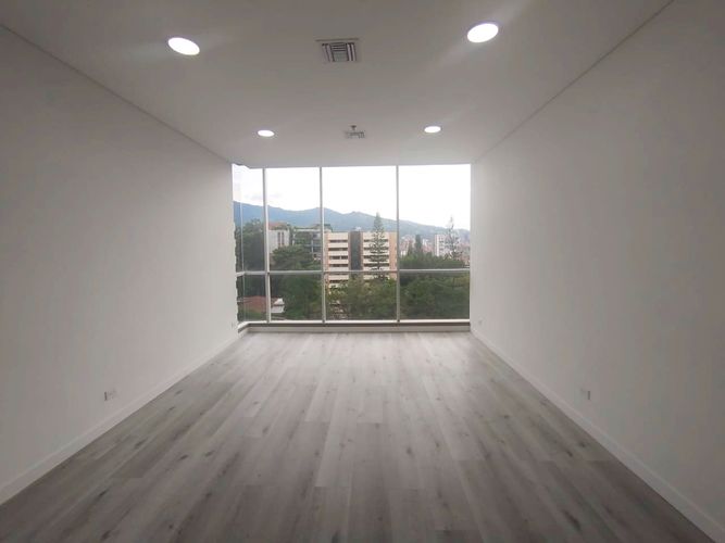 Oficina en arriendo en El Poblado, Medellín, 34 m² · foto 3 de 11