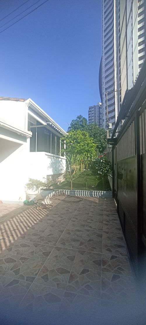 Casa de 10 alcobas en venta en Cabecera Del Llano, Bucaramanga, 479 m² · foto 2 de 24