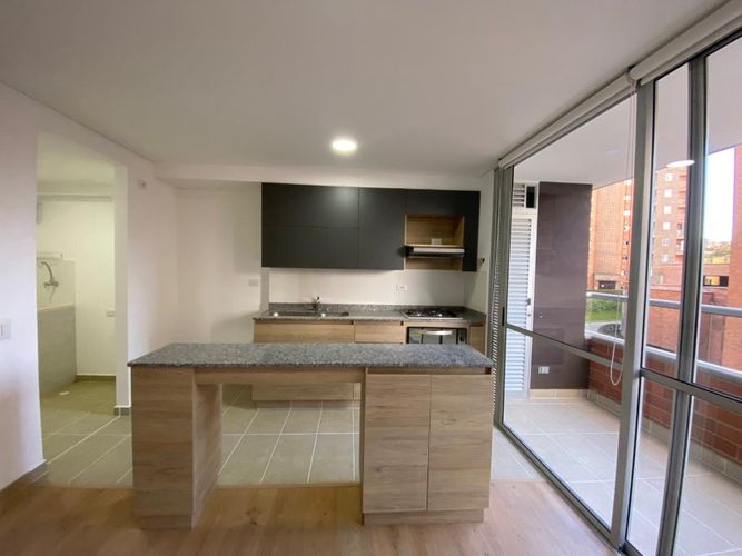 Apartamento de 3 alcobas en arriendo en Cuatro Esquinas, Rionegro, 78 m² · foto 2 de 14
