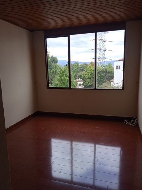 Apartamento de 5 alcobas en venta en Lindaraja, Bogotá, 165 m² · foto 2 de 7