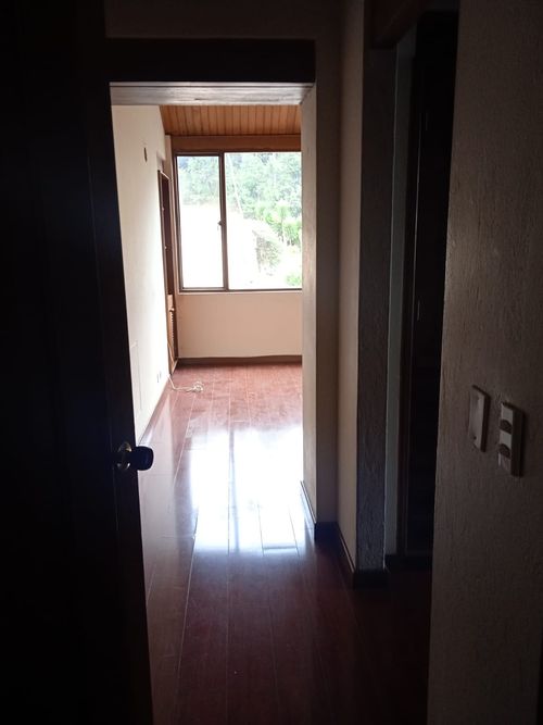 Apartamento de 5 alcobas en venta en Lindaraja, Bogotá, 165 m² · foto 4 de 7