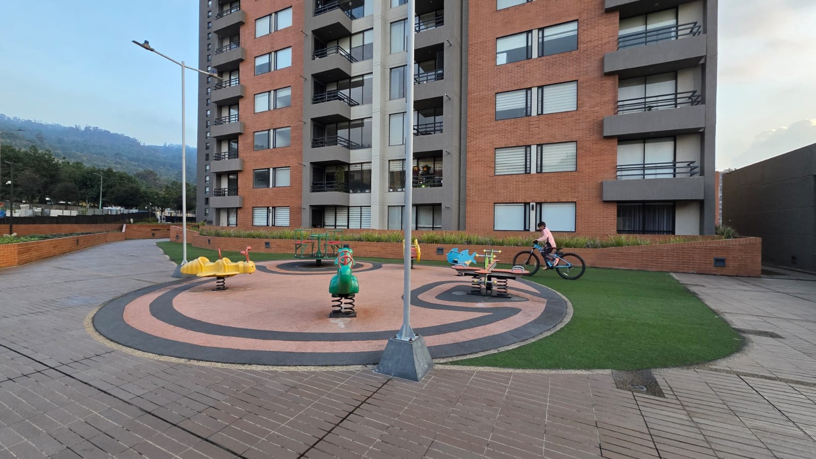 Apartamento en venta en El Redil, Bogotá · foto 3 de 24