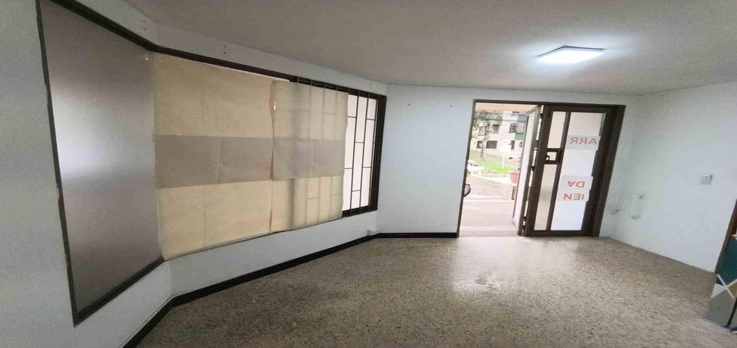 Local en arriendo en Versalles, Manizales, 20 m² · foto 3 de 24