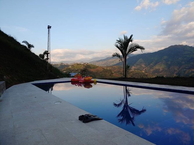 Edificio en venta en Bajo Tablazo, Manizales, 202 m² · foto 15 de 24