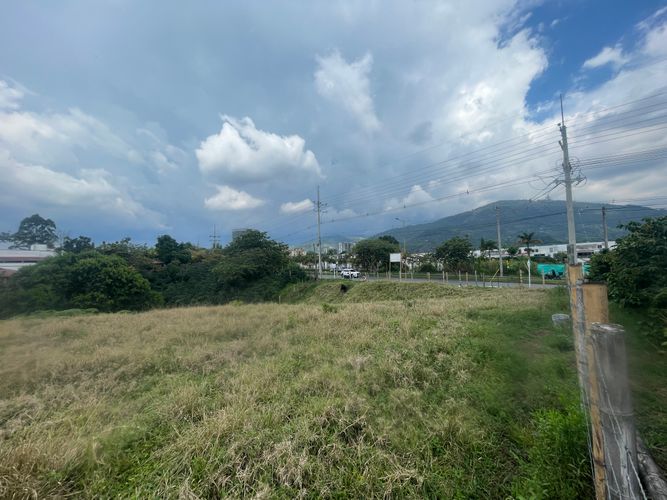 Lote en venta en Avenida Centenario, Armenia · foto 8 de 17