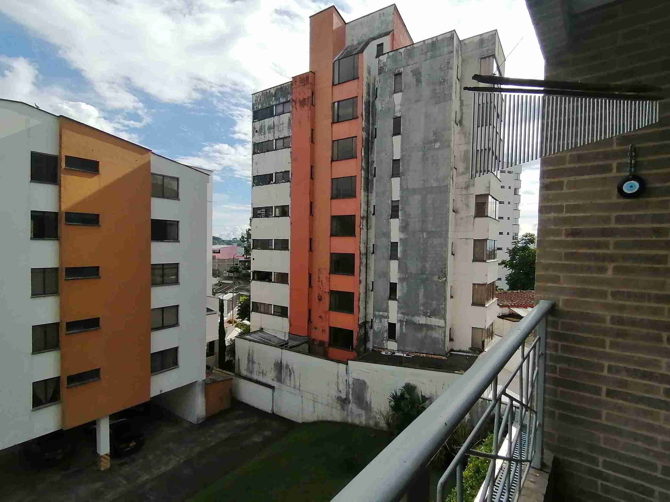 Apartamento en venta en Los Alamos, Pereira · foto 14 de 24