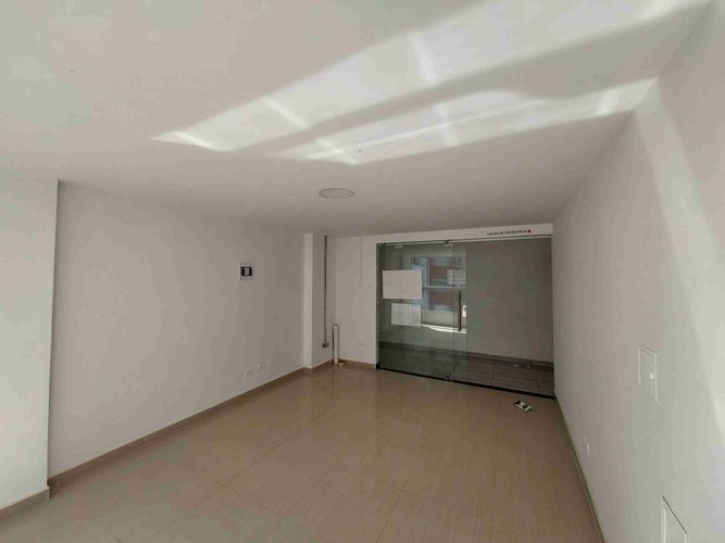 Local en venta en El Centro, Manizales, 26 m² · foto 3 de 11