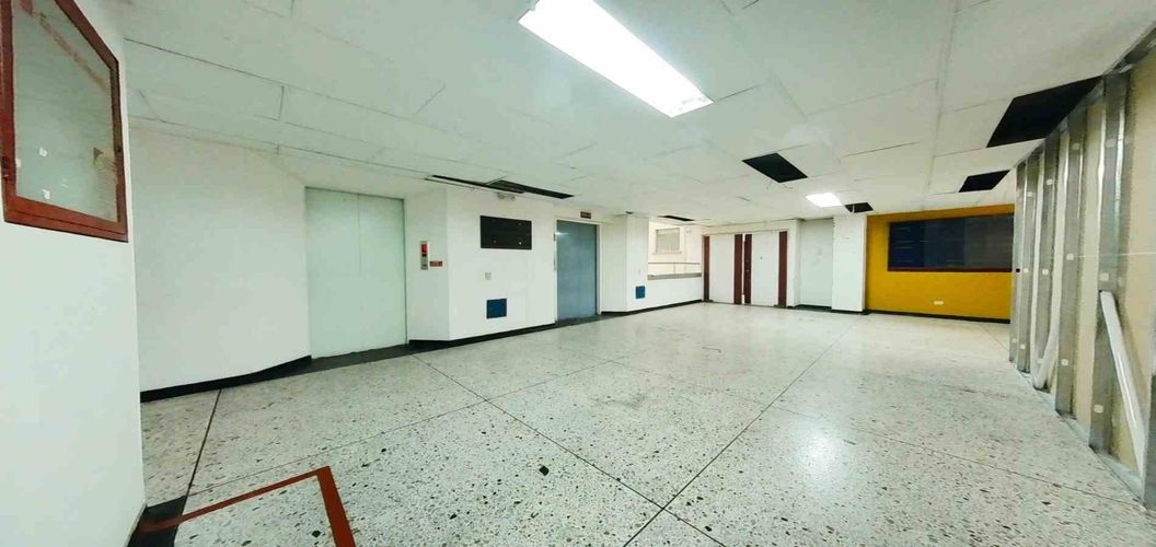 Consultorio en venta en Sector Plaza De Bolivar, Pereira, 400 m² · foto 8 de 24