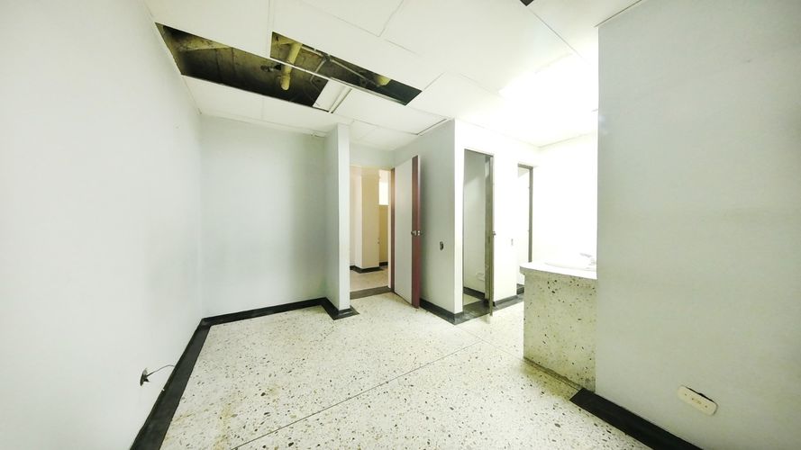 Consultorio en venta en Sector Plaza De Bolivar, Pereira, 400 m² · foto 18 de 24